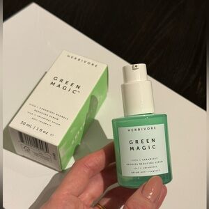 Green Magic Cica + Ceramides Redness Reducing Serum
Herbivore Botanicals